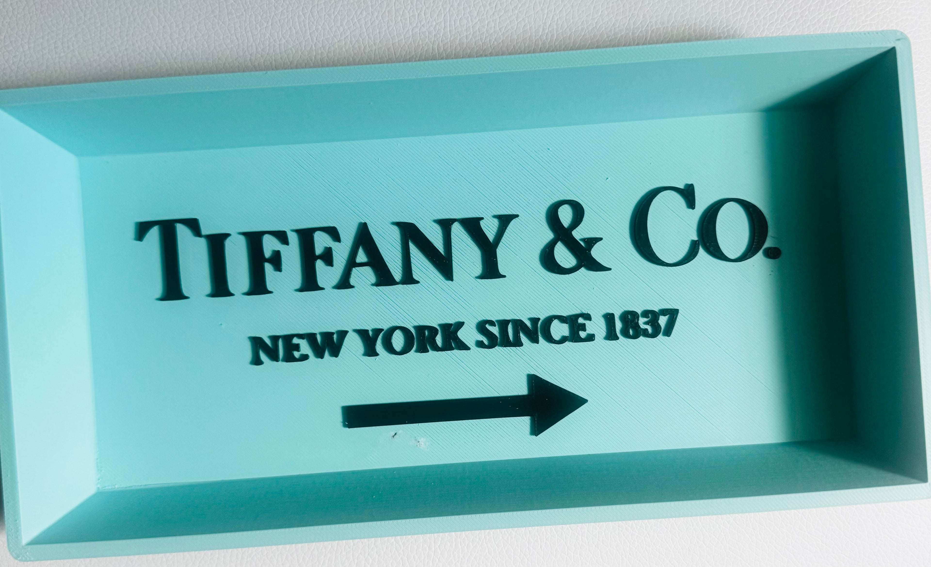 Versatile tray