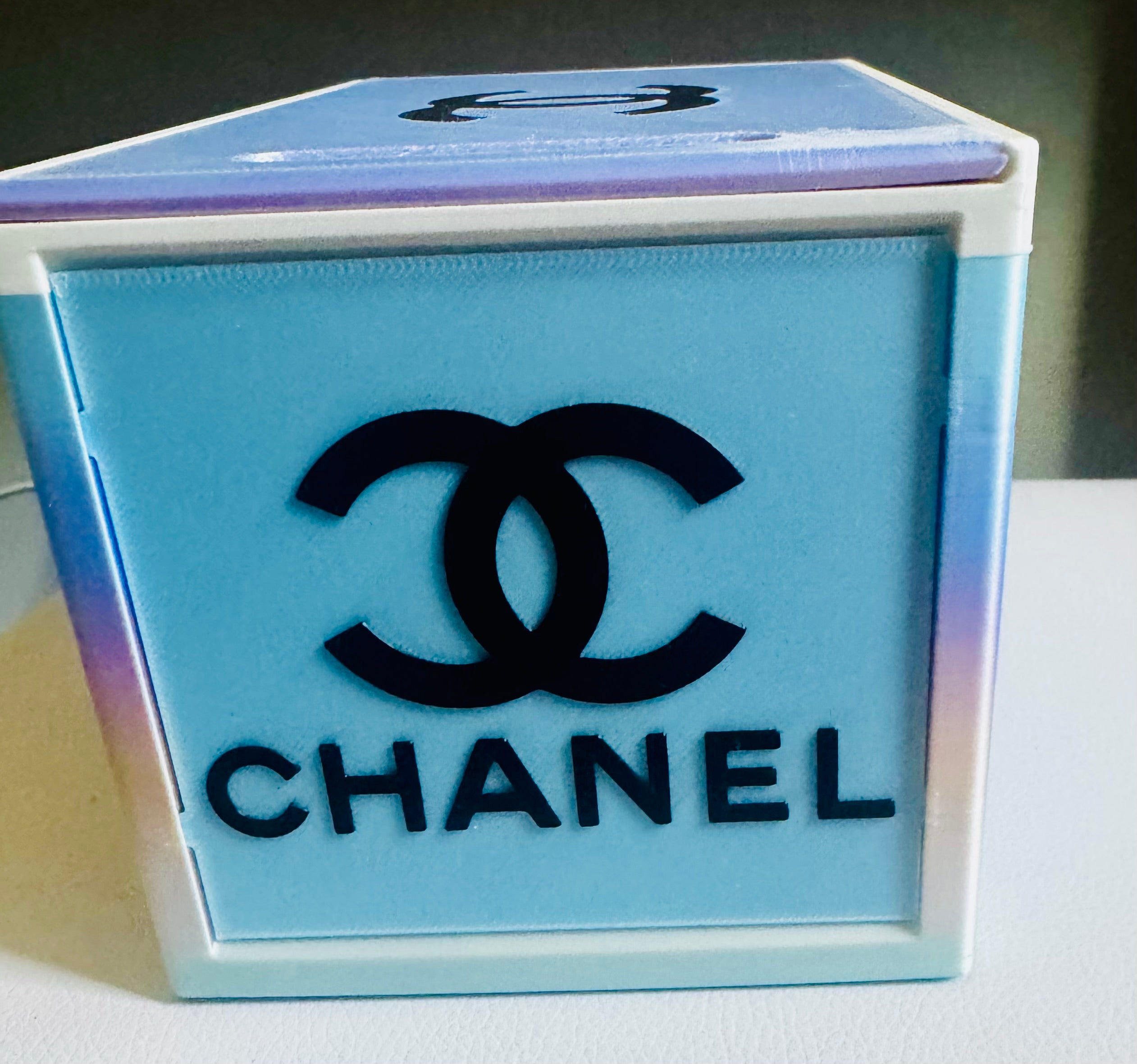 Box with sliding lid